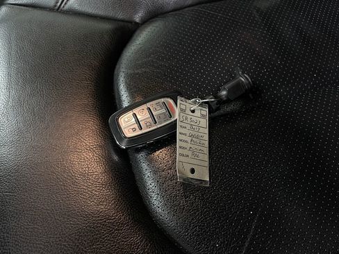 Used 2017 Chrysler Pacifica Touring-L Plus image 40