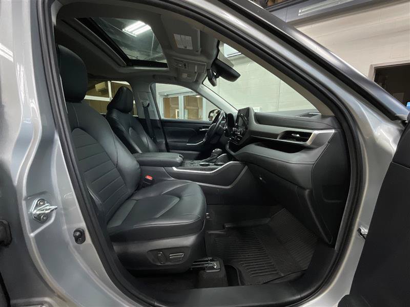 Used 2023 Toyota Highlander XLE FWD image 33