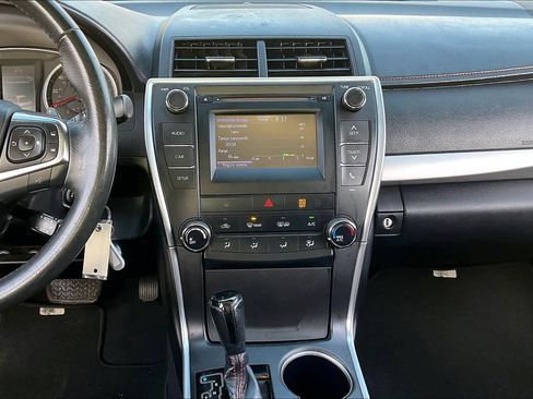 Used 2016 Toyota Camry SE image 7