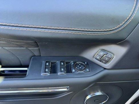 Used 2024 Ford Expedition Platinum RWD image 21