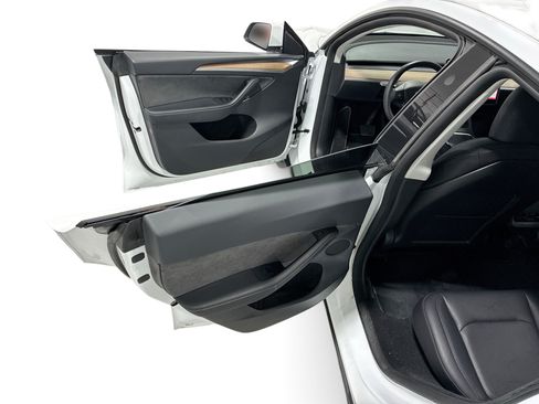 Certified 2023 Tesla Model Y Long Range AWD/4WD image 10