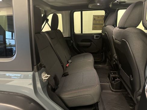 Used 2024 Jeep Wrangler Rubicon w/ Convenience Group image 7