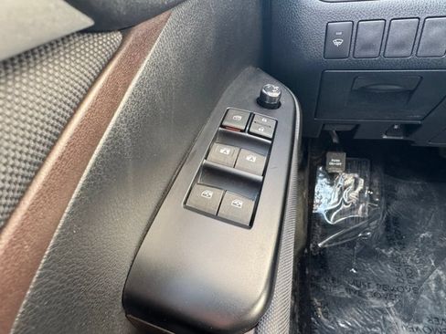 Certified 2019 Toyota Highlander LE AWD/4WD image 33