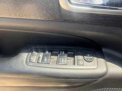Used 2018 Jeep Grand Cherokee Altitude RWD image 14