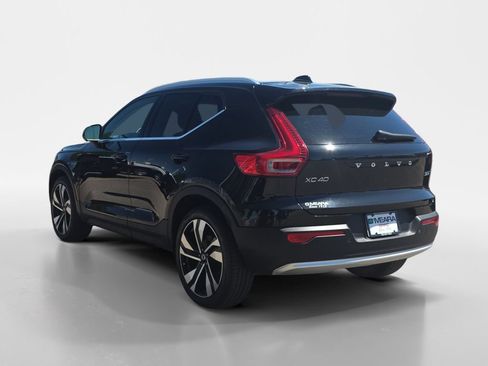 Used 2023 Volvo XC40 B5 Ultimate w/ Climate Package AWD/4WD image 3