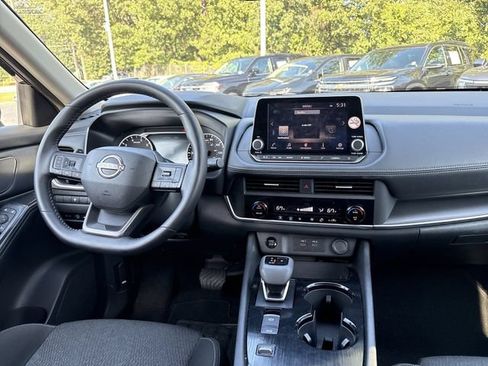 Used 2026 Nissan Rogue SV FWD image 3