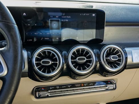 Used 2021 Mercedes-Benz GLB 250 image 28