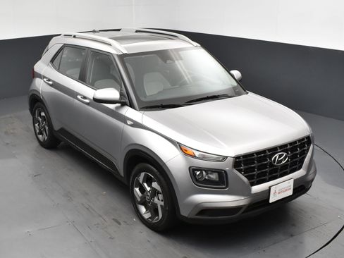 Used 2023 Hyundai Venue SEL image 20