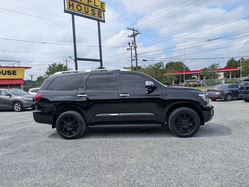 Used 2018 Toyota Sequoia Platinum RWD image 5