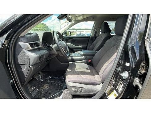 Certified 2025 Toyota Highlander LE FWD image 16