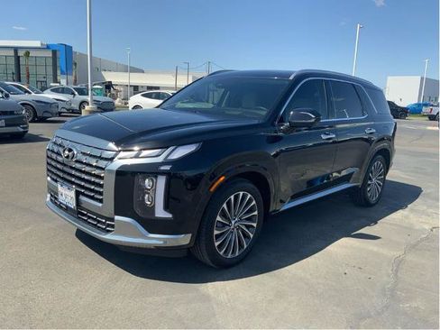Used 2024 Hyundai Palisade Calligraphy FWD image 1