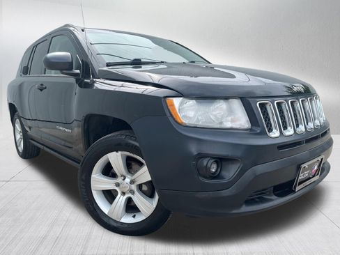 Used 2013 Jeep Compass Latitude FWD image 3