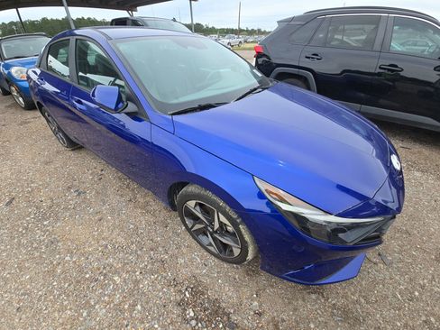 Used 2023 Hyundai Elantra SEL w/ Convenience Package FWD image 4