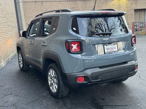 Used 2017 Jeep Renegade Latitude w/ Cold Weather Group image 12