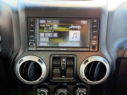 Used 2015 Jeep Wrangler Unlimited Sahara w/ Dual Top Group AWD/4WD image 56