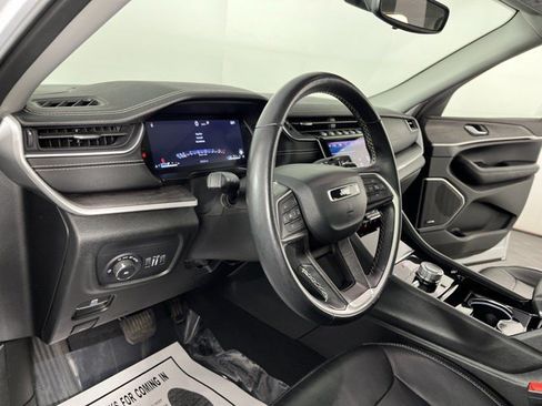 Used 2022 Jeep Grand Cherokee Limited AWD/4WD image 16