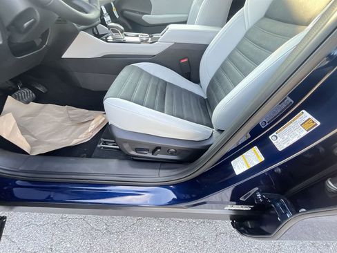 New 2025 Mitsubishi Outlander SE image 12