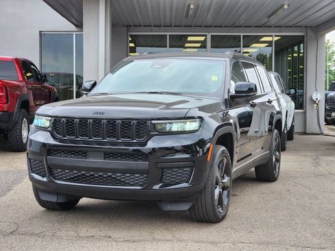 Used 2024 Jeep Grand Cherokee L Altitude AWD/4WD image 3