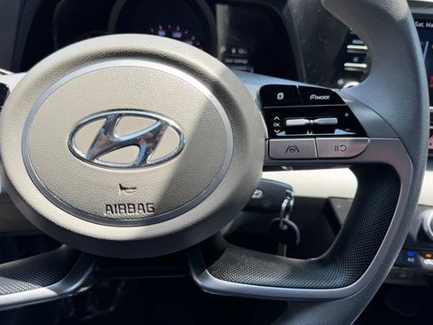 Used 2021 Hyundai Elantra SE FWD image 32