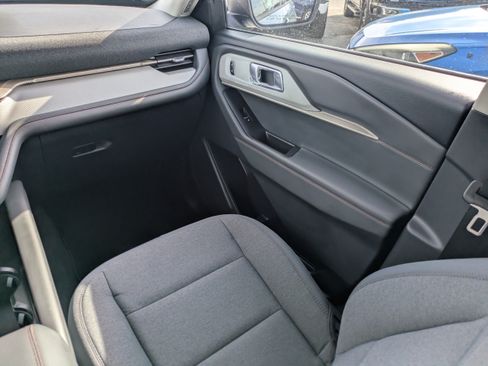 Used 2025 Ford Explorer Active RWD image 22