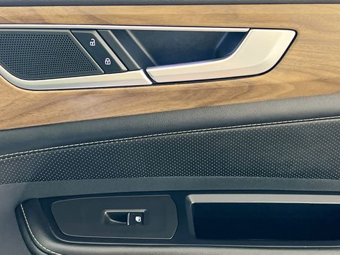 Used 2024 Volkswagen Atlas SE image 32