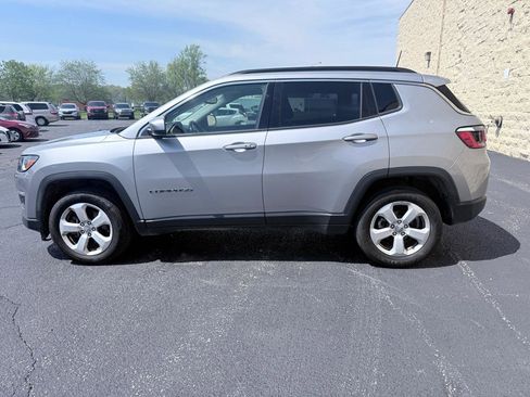 Used 2018 Jeep Compass Latitude w/ Popular Equipment Group AWD/4WD image 2