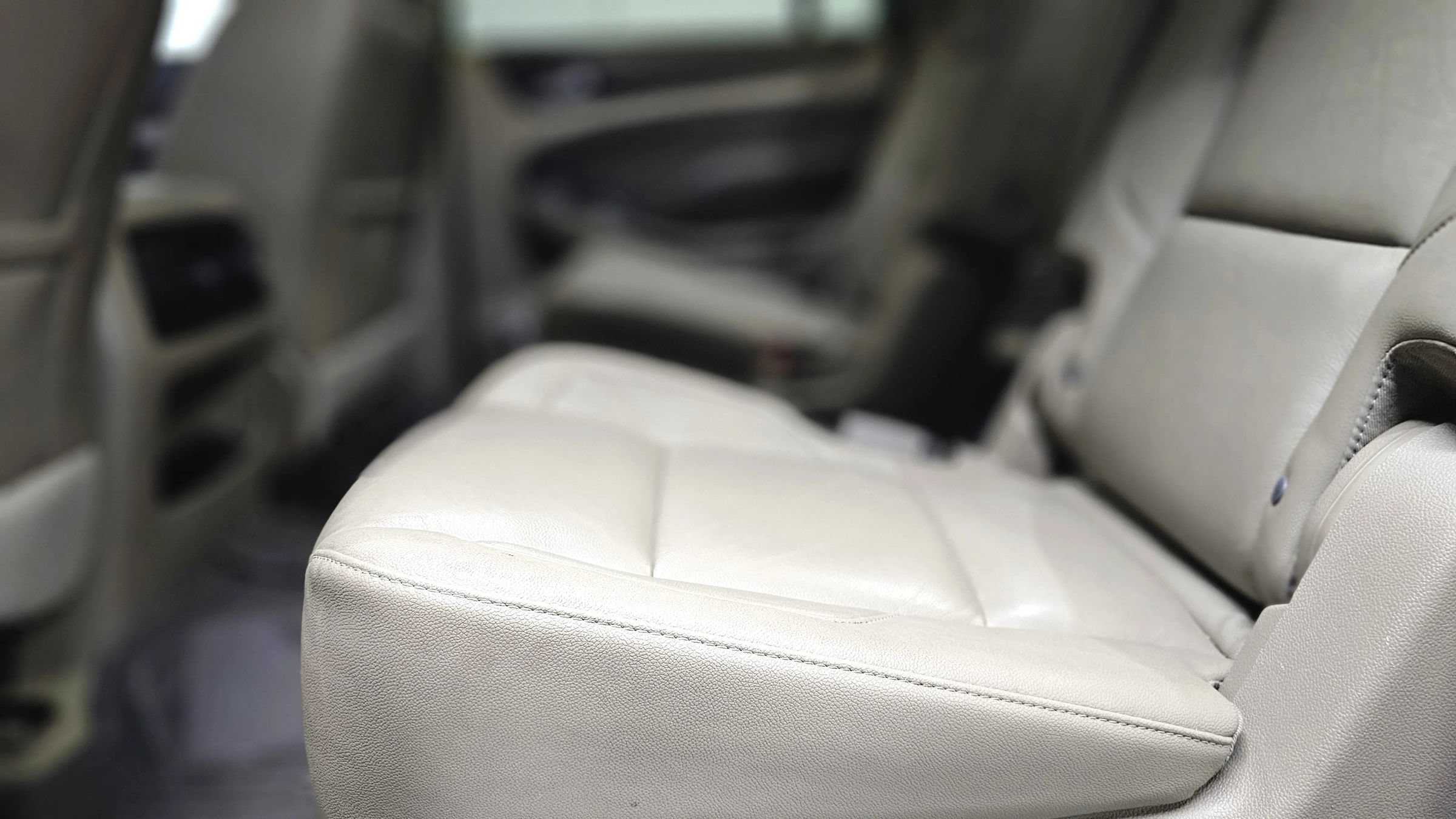 Used 2018 Chevrolet Suburban LT AWD/4WD image 36