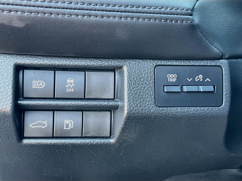 Used 2020 Toyota Avalon XLE w/ Moonroof Package FWD image 10