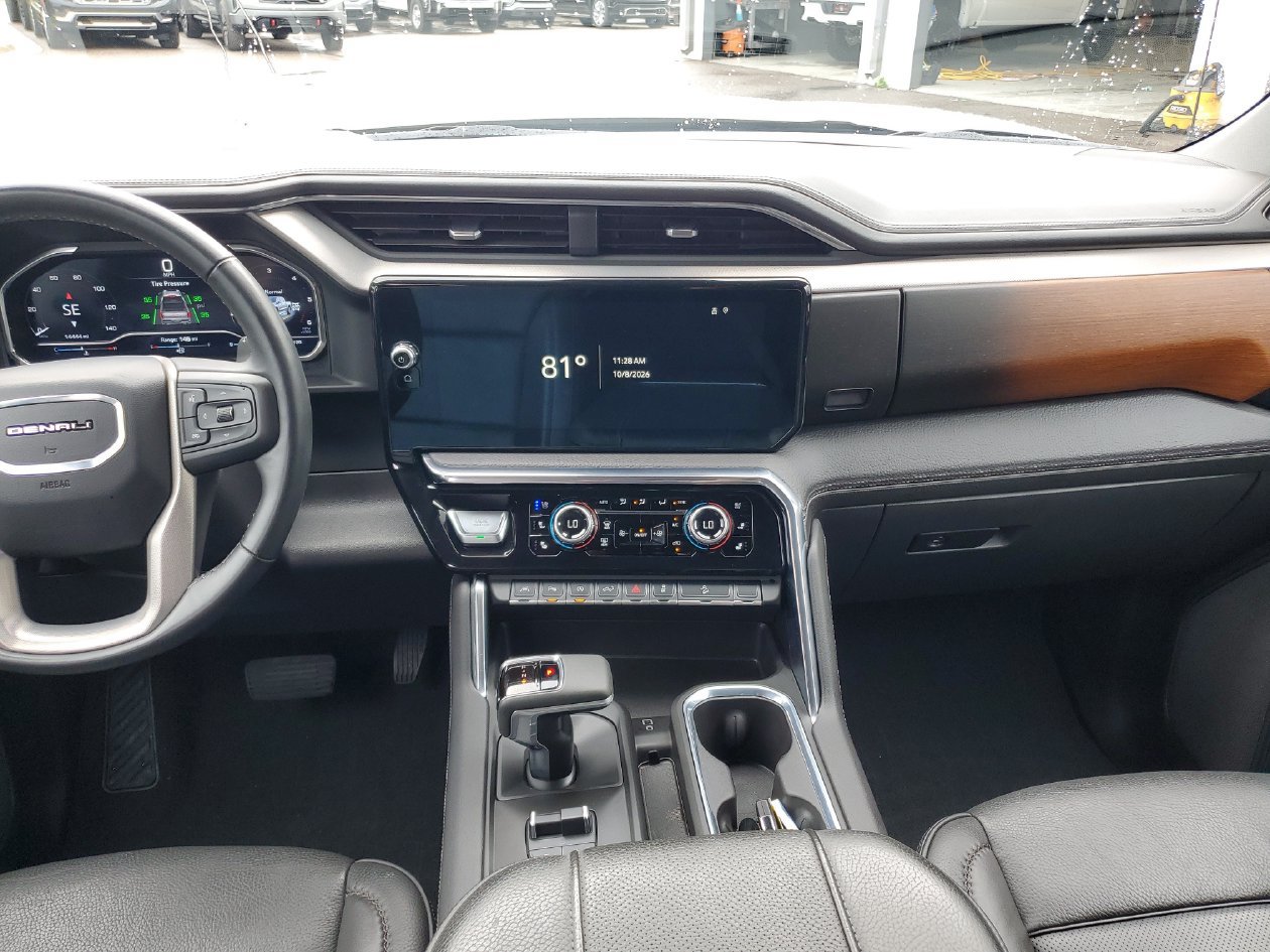 Used 2025 GMC Sierra 1500 Denali w/ Technology Package AWD/4WD image 14