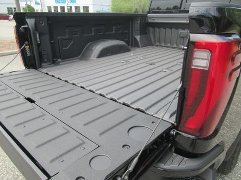 New 2026 GMC Sierra 2500 Denali Ultimate AWD/4WD image 9