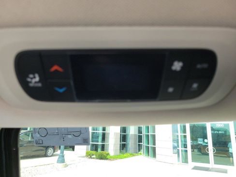 New 2022 Chrysler Pacifica Touring-L w/ Uconnect Theater Family Group image 14