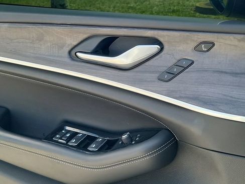 Used 2022 Jeep Grand Cherokee Overland w/ Luxury Tech Group IV image 20