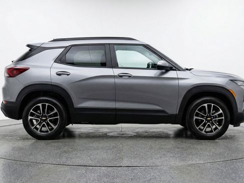 Used 2025 Chevrolet TrailBlazer LT image 11