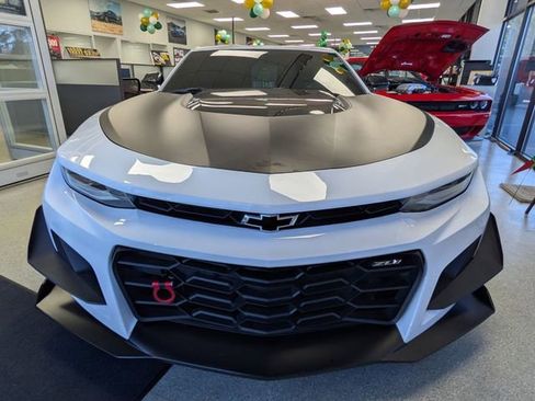 Used 2019 Chevrolet Camaro ZL1 image 3
