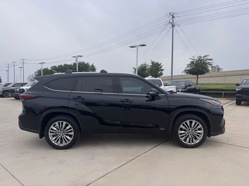New 2026 Toyota Highlander Platinum AWD/4WD image 4