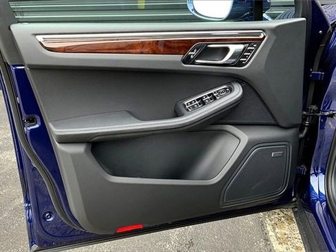 New 2025 Porsche Macan image 27