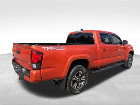 Used 2018 Toyota Tacoma TRD Sport AWD/4WD image 6