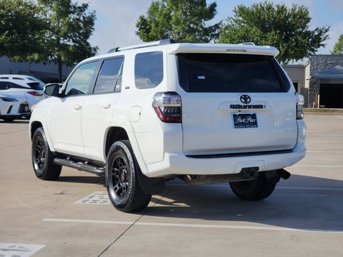 Used 2022 Toyota 4Runner SR5 Premium w/ Moonroof Package AWD/4WD image 4