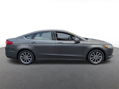 Certified 2017 Ford Fusion SE image 2