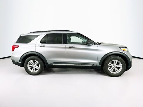 Used 2024 Ford Explorer XLT w/ Equipment Group 202A RWD image 10