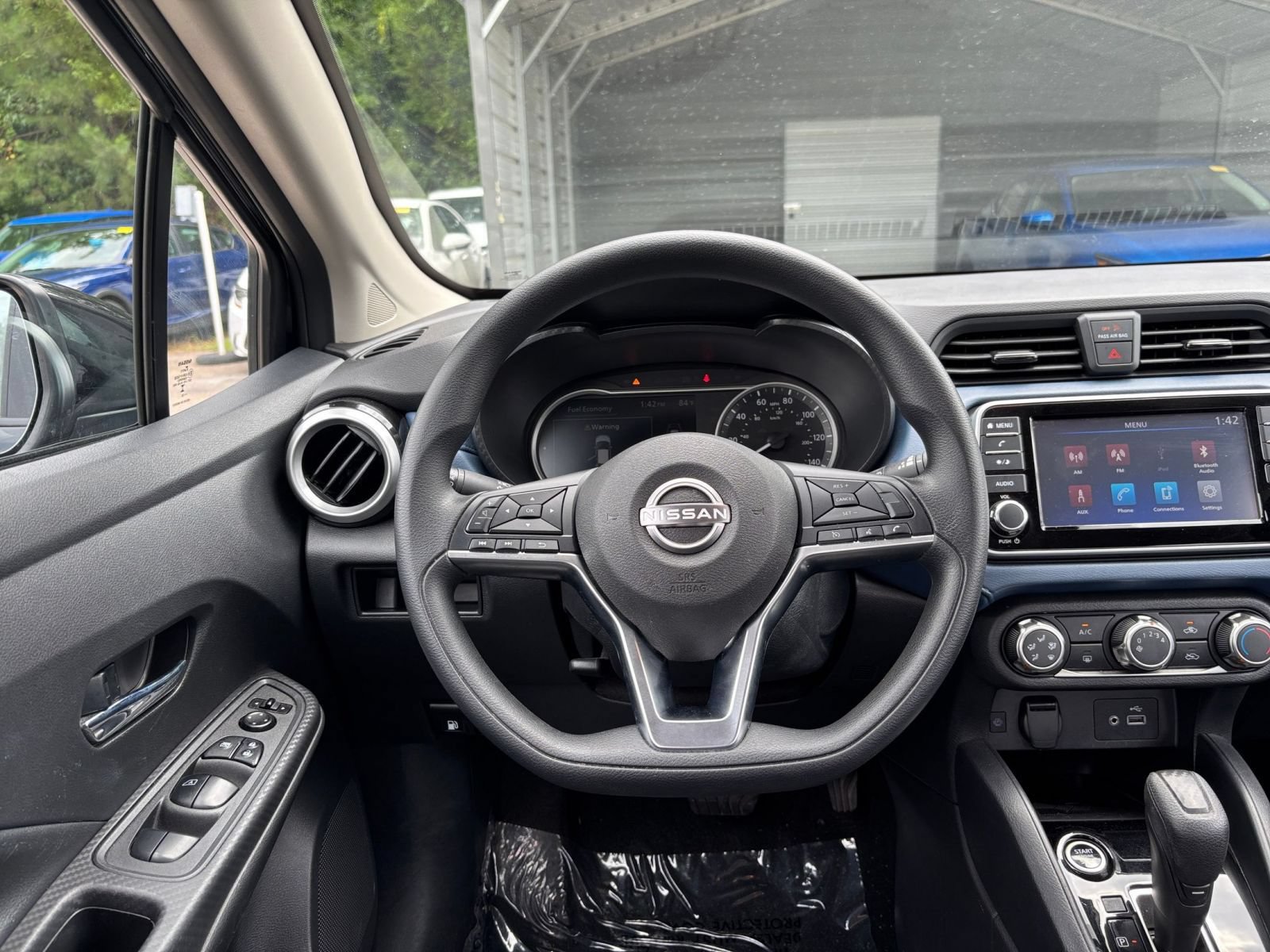 Used 2025 Nissan Versa SV FWD image 30