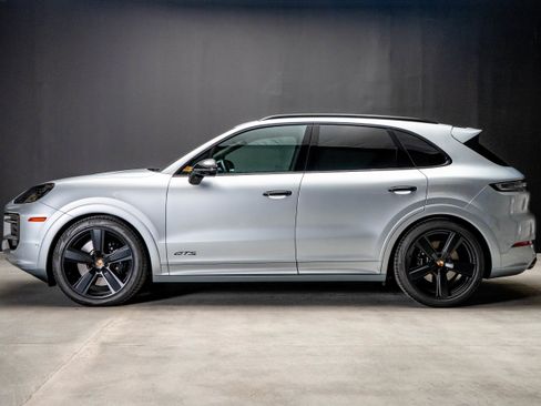Certified 2025 Porsche Cayenne GTS AWD/4WD image 2