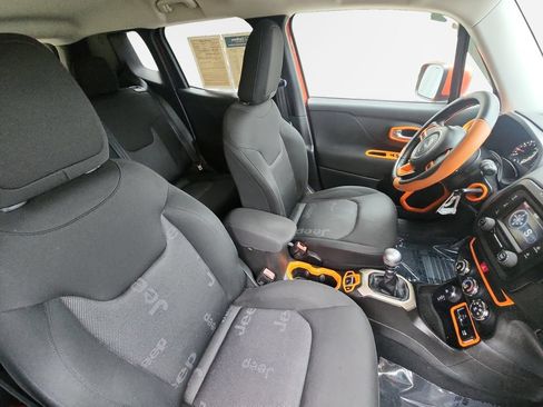 Used 2016 Jeep Renegade Latitude AWD/4WD image 26