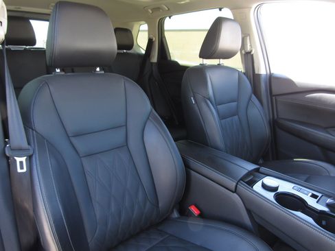 Used 2025 Nissan Rogue Platinum w/ Platinum Premium Package AWD/4WD image 11