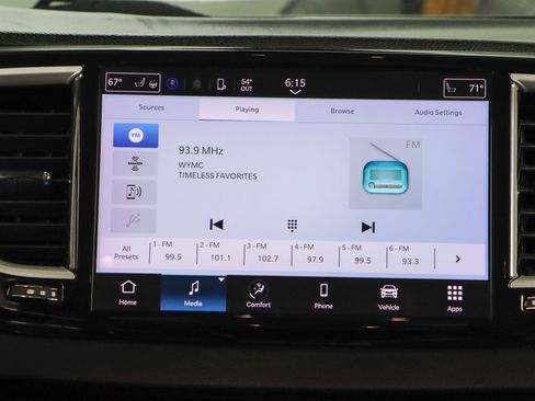 Used 2023 Chrysler Pacifica Touring-L image 19