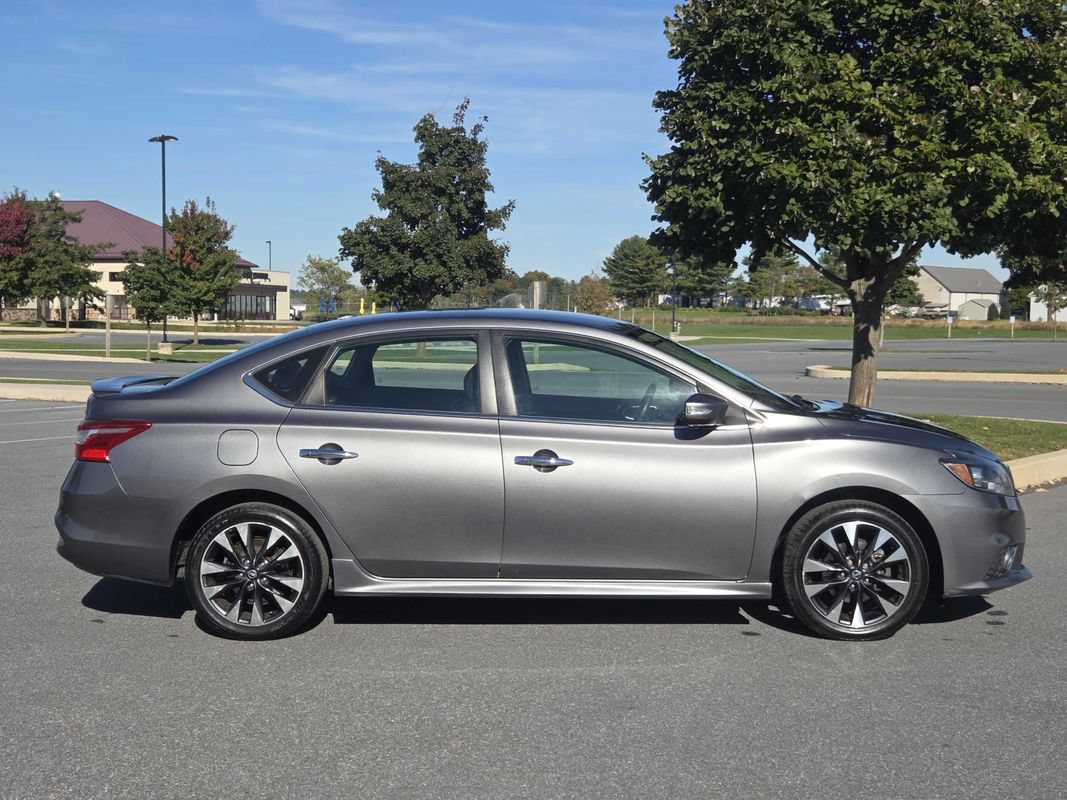 Used 2017 Nissan Sentra SR w/ Driver's Assist Package FWD image 9