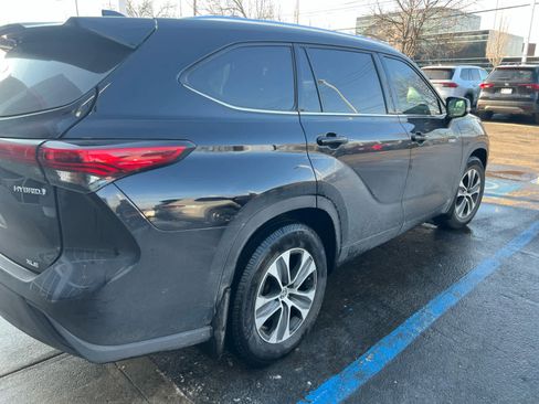 Used 2021 Toyota Highlander XLE image 5