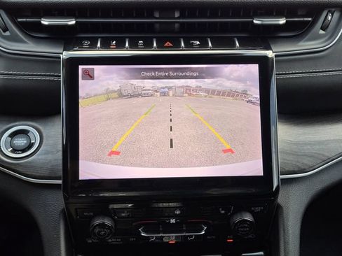 Used 2021 Jeep Grand Cherokee L Limited AWD/4WD image 17