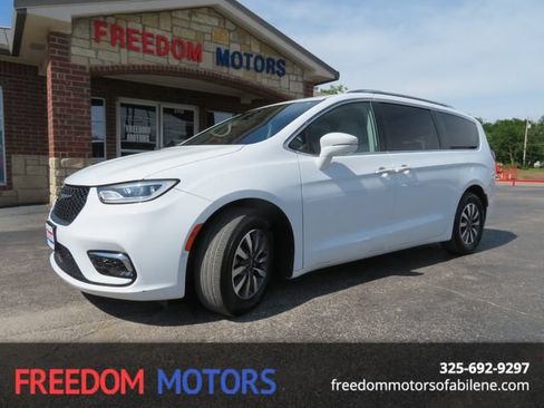 Used 2021 Chrysler Pacifica Touring-L w/ Uconnect Theater Family Group FWD image 1