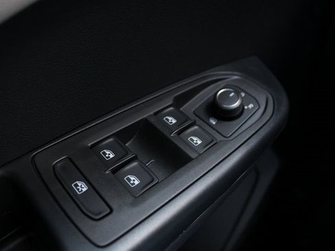 New 2025 Volkswagen Taos S image 17